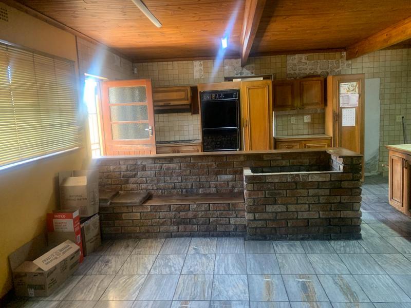 6 Bedroom Property for Sale in Grassy Park Western Cape